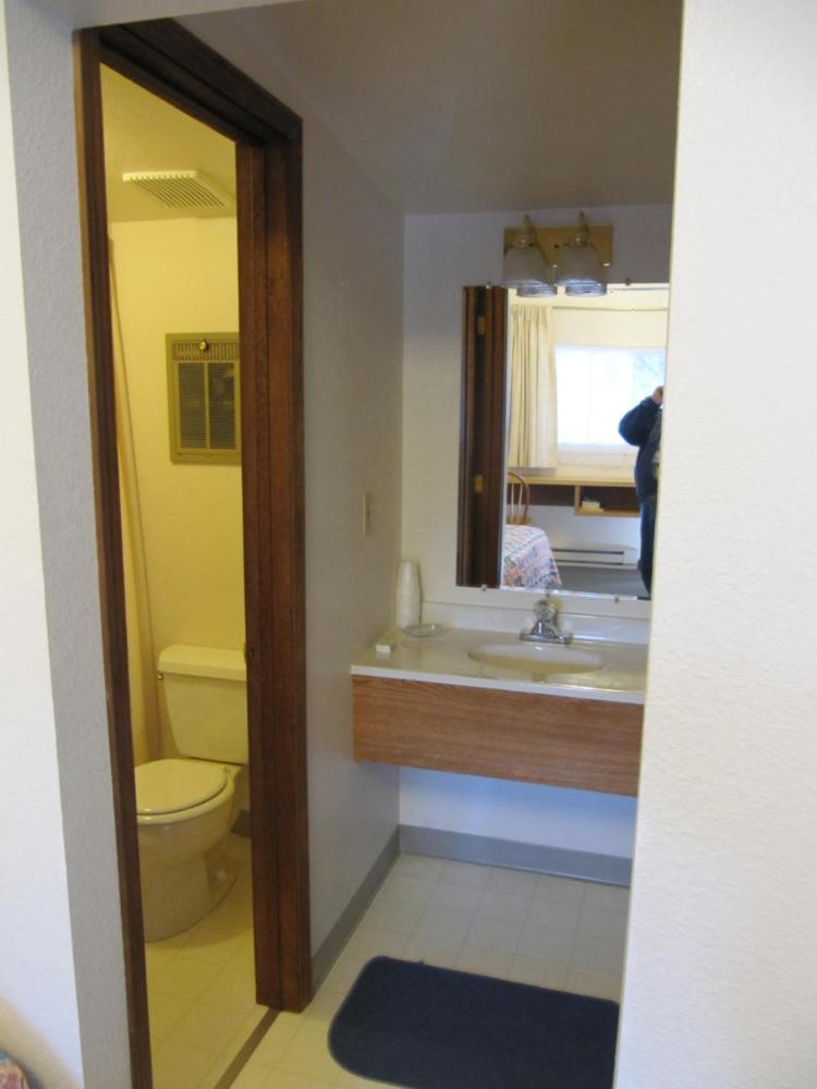 Quadruple Room with Bathroom interior